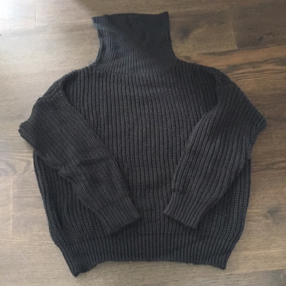 AZALEA- BLACK TURTLENECK SWEATER SIZE S/M